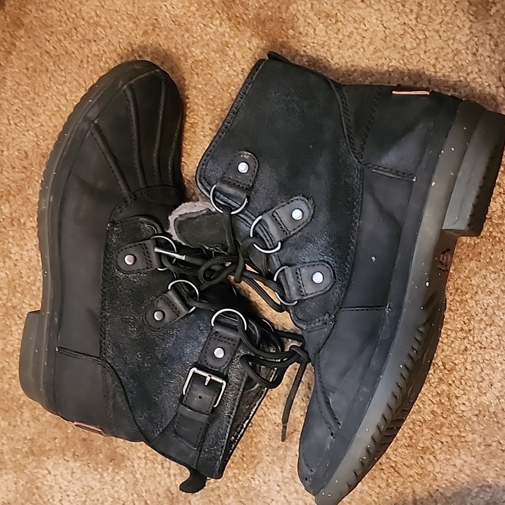UGG Cecile Waterproof Boots - Picture 9 of 12